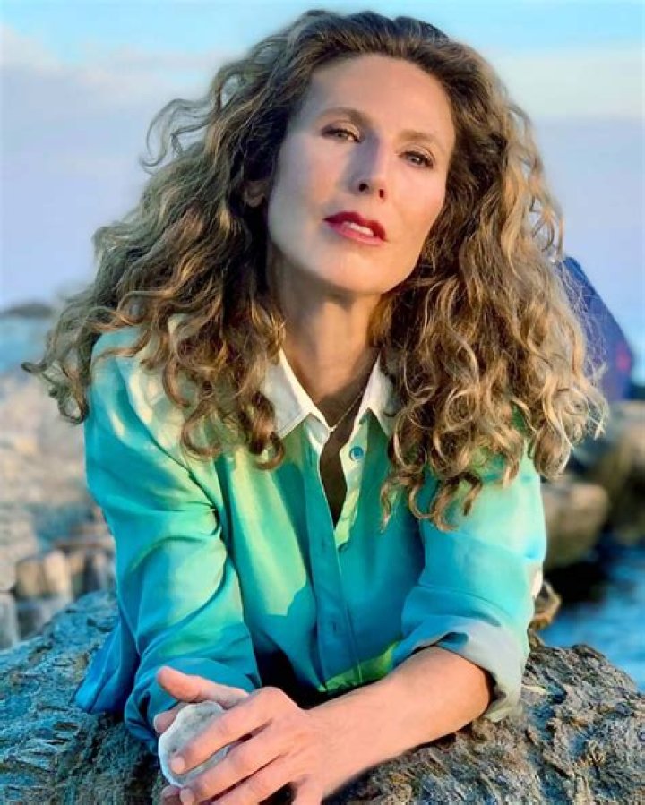 Sophie B. Hawkins ·