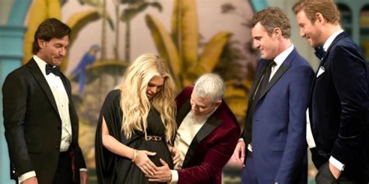 Stephen Amell Net Worth Details About Height And