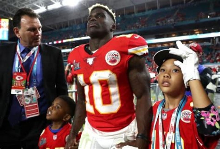 Tyreek Hill Wiki, Biography, Age, Parents, Ethnicity, Girlfriend, Net Worth ·