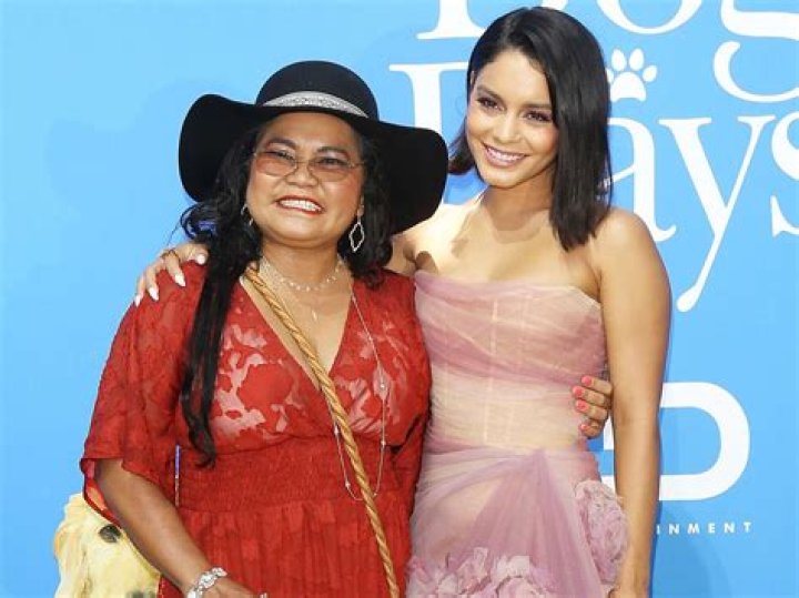 Vanessa Hudgens Bio, Parents, Wife, Children, Siblings, Net Worth
