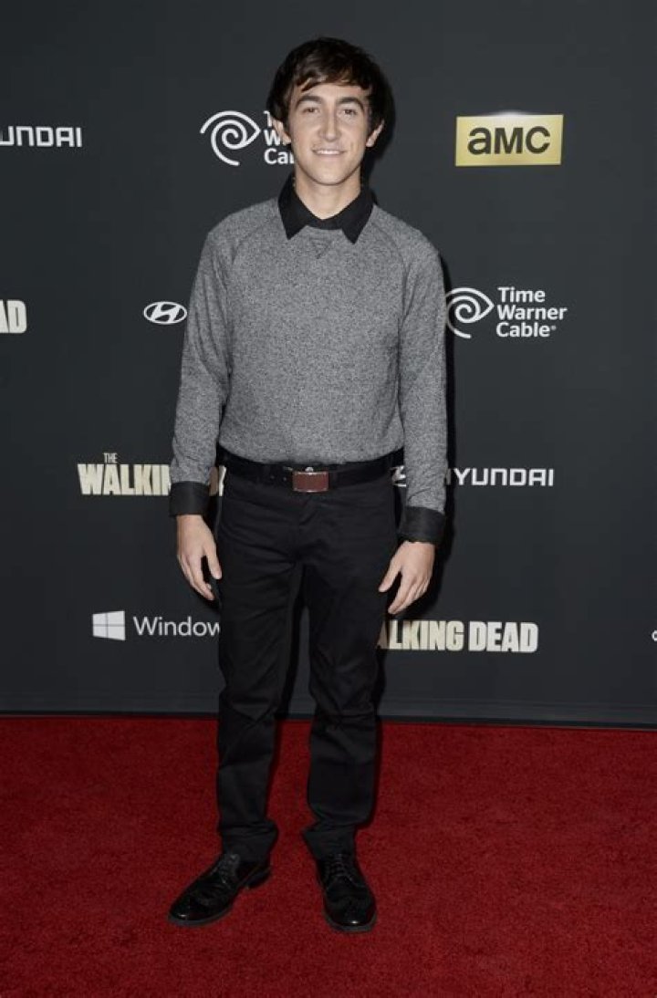 Vincent Martella Height, Weight, Age, Girlfriend, Family, Facts, Biography