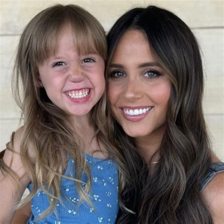 VivaBlog | Emily Fauver - Bio, Age, Wiki, Facts and Family