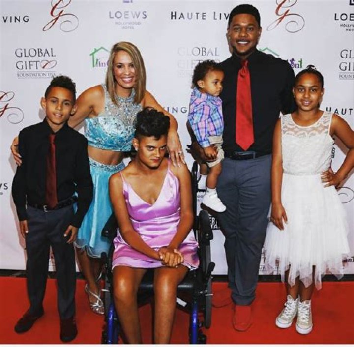 VivaBlog | Pooch Hall - Bio, Age, net worth, height, Wiki, Facts and Family