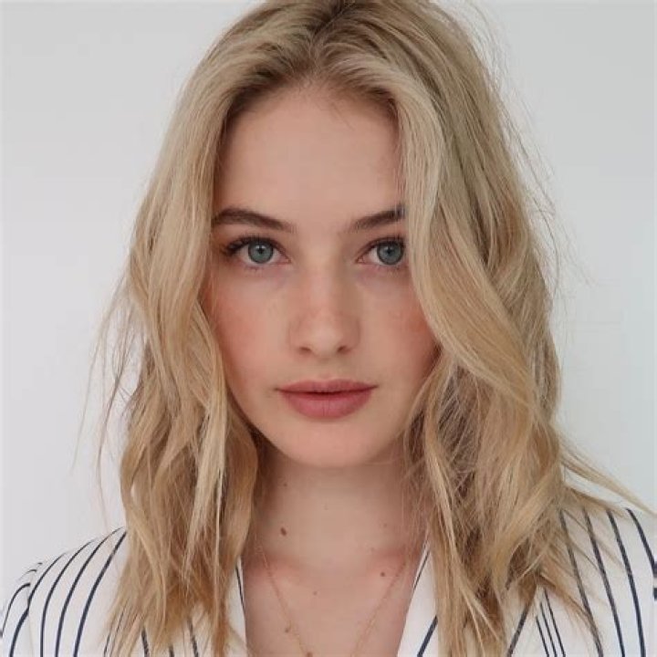 VivaBlog | Sanne Vloet - Bio, Age, Wiki, Facts and Family