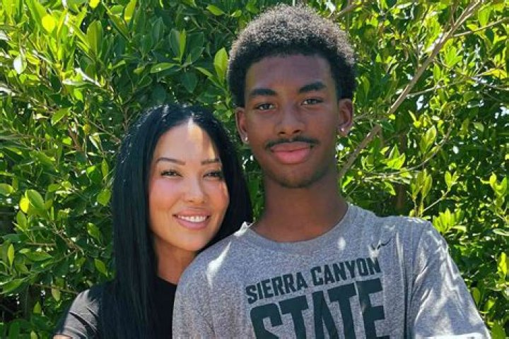 What is Kimora Lee Simmonss Net Worth: Biography, Net Worth & more