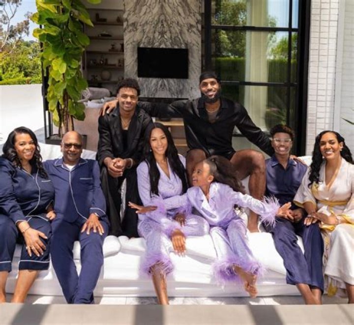 Who Are Savannah James Siblings? Family, Husband, Parents, Wiki, Biography, Net Worth 2023, Height ·