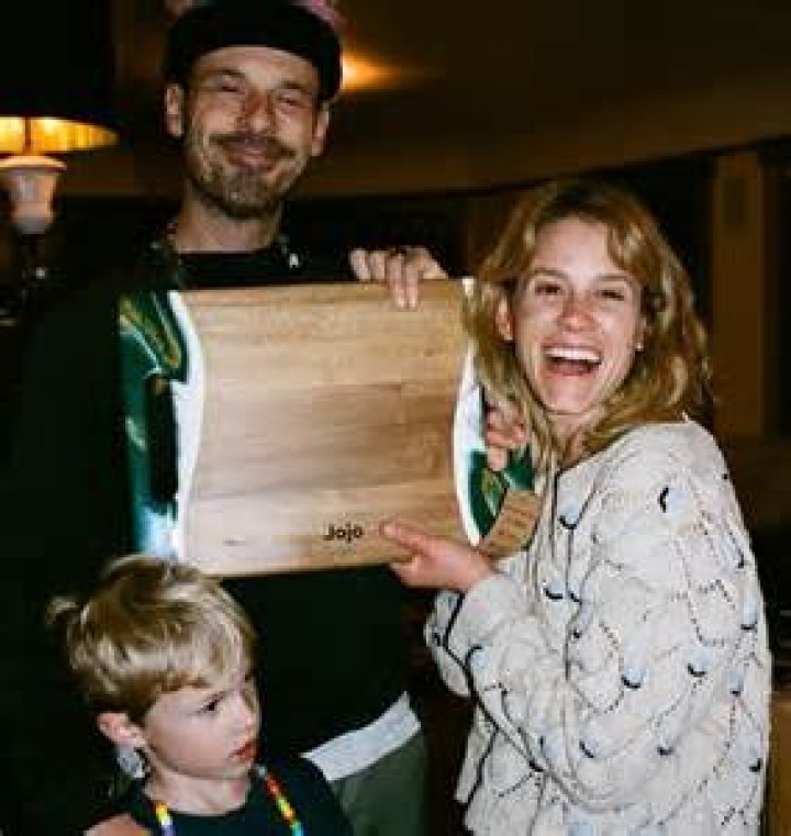 Who Are Sosie Bacon Parents? Mother, Husband, Age, Net Worth 2023, Boyfriend, Height, Mole, Instagra