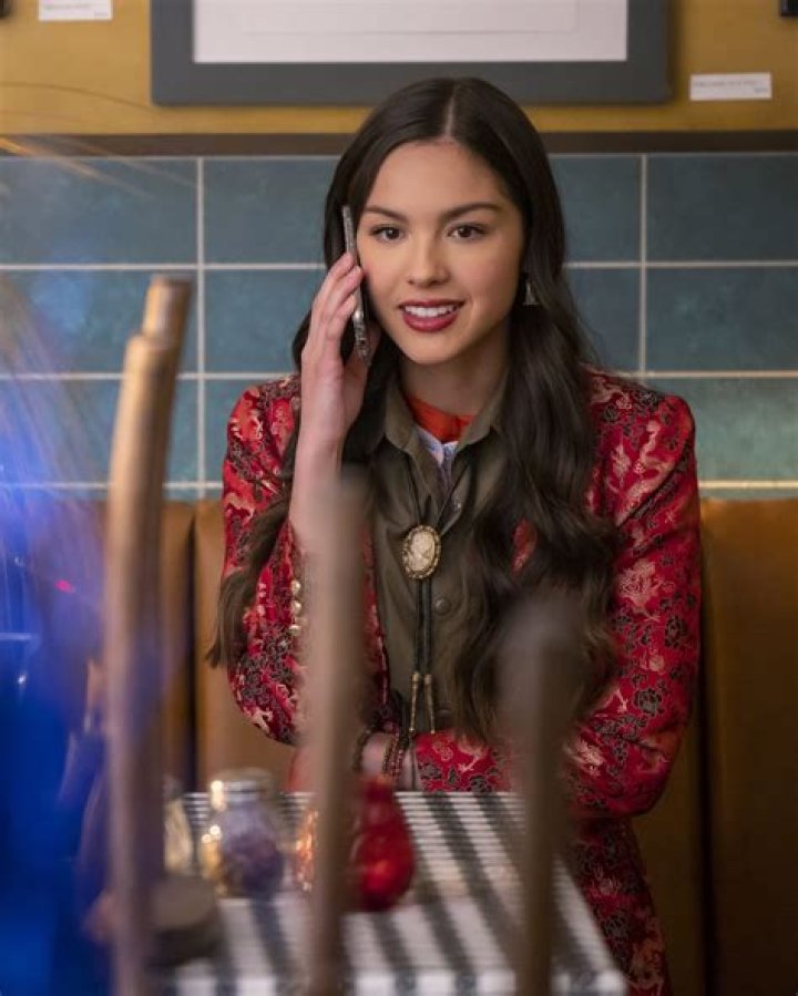 Who Is Nini Iris? Wiki, Dating, Career, Net Worth