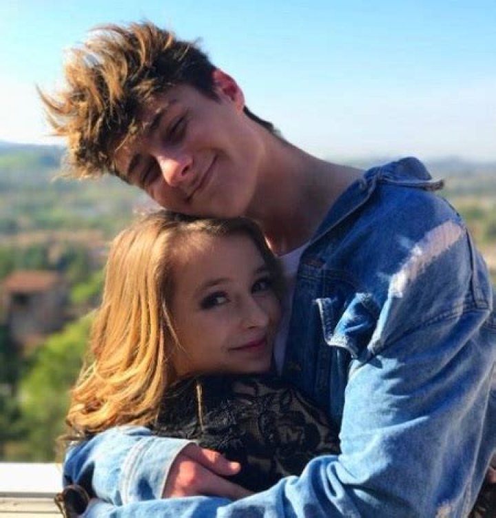 Who is the 21 aged Tiktoker, YouTuber Sebastian Bails girlfriend? Know about his relationship status ·