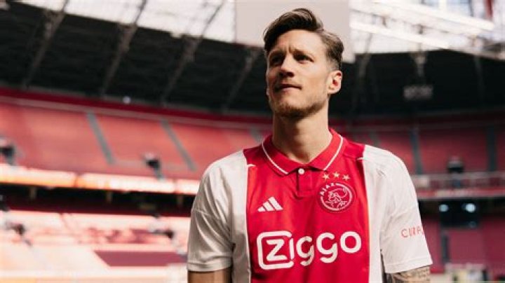 Wout Weghorst Net Worth, Age, Height, Weight