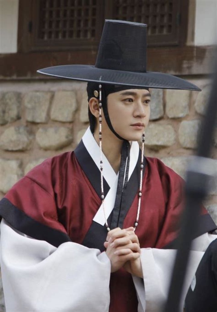 Yoo Min-kyu - Bio, Age, Net Worth, Height, Single, Nationality, Career, Wiki ·